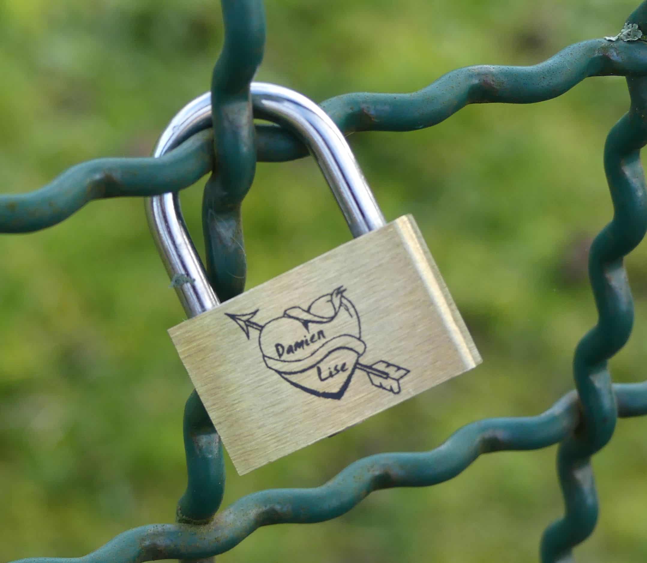 Gravure sur cadenas laiton