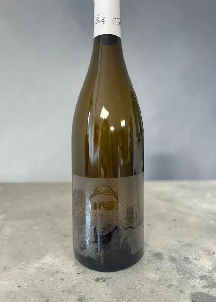 Gravure sur bouteille de vin