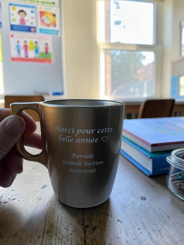 Tasse en verre gravée et personnalisée à Lyon pour un cadeau sur-mesure.