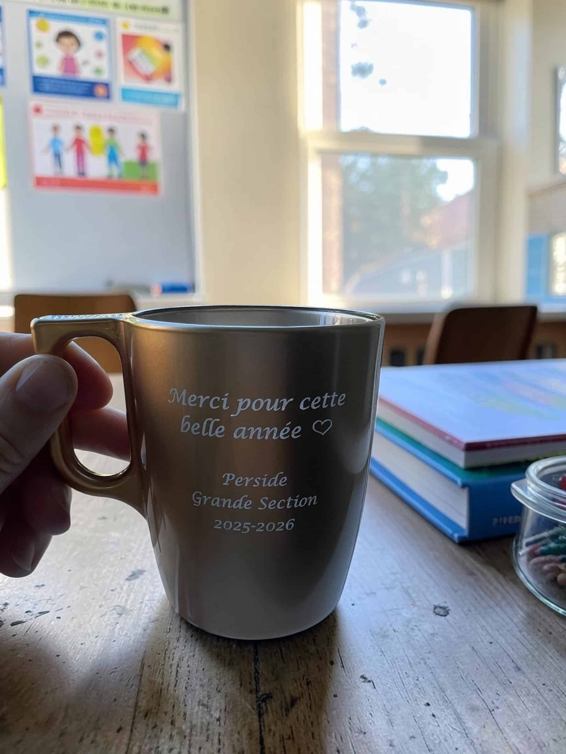 Tasse en verre gravée et personnalisée à Lyon pour un cadeau sur-mesure.